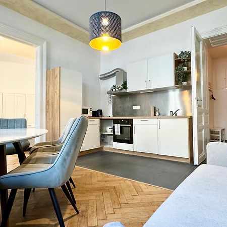 Premium Apartment Located At The Famous Vienna Kutschkermarkt Exterior foto